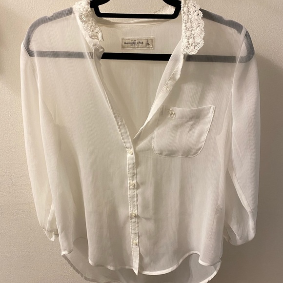 A&F NWOT White button up top - Picture 4 of 7